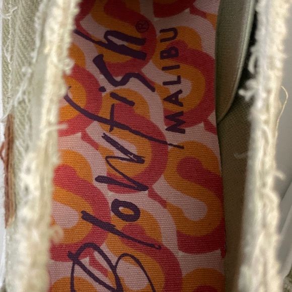 BLOWFISH MALIBU LACELESS SLIP ON SNEAKERS. WOMEN’S SIZE 9. Worn once. Like new! - Picture 4 of 9